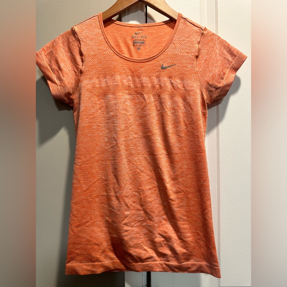 Nike dri fit fitted tee orange XS